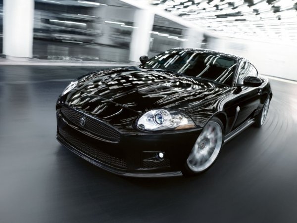Jaguar XKR-S.